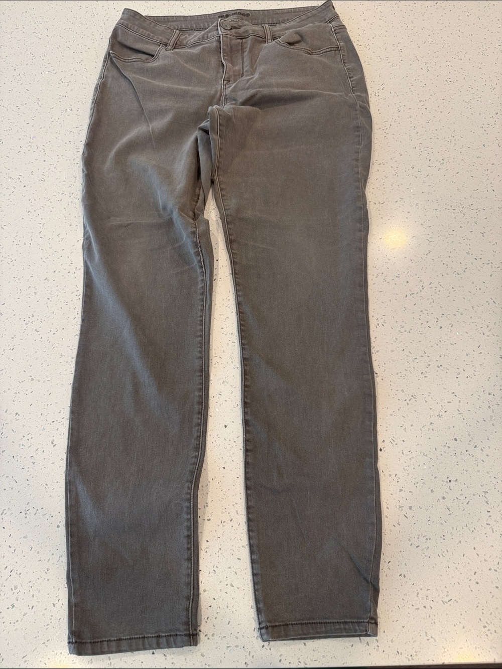 Maurice’s grey mid-rise skinny jean